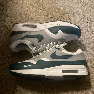 Air max 1 “Dark Teal” 
size 9